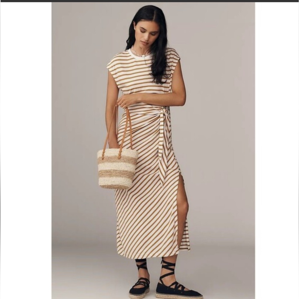 NWT retail$98 size XS #Anthro #DAILYPRACTICE
Tiebreaker Muscle-Sleeve midi dress